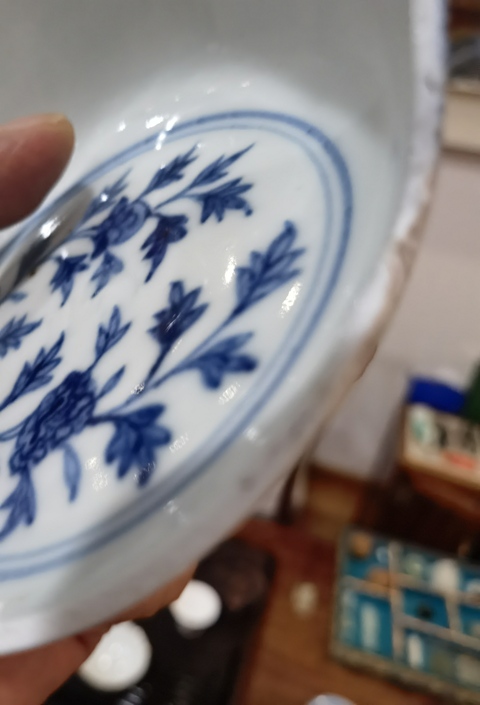 古玩陶瓷成化花卉紋青花碗標本真品鑒賞圖