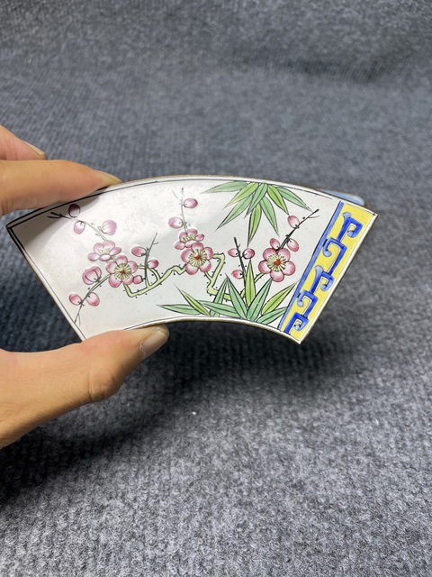 古玩雜項銅胎畫琺瑯花卉紋蓋盒真品鑒賞圖