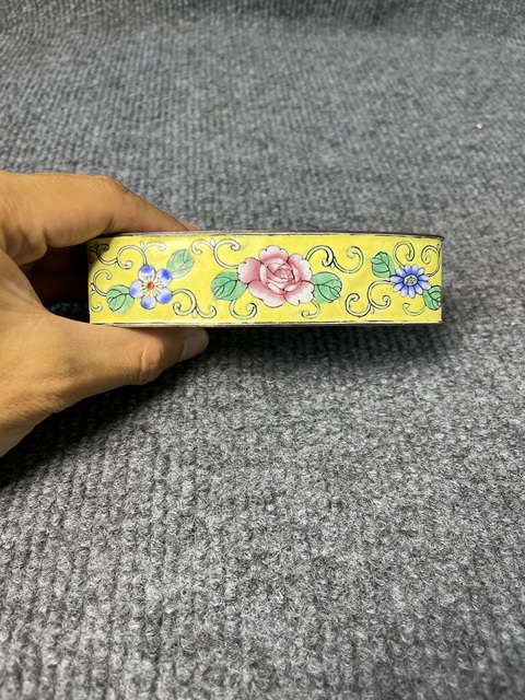 古玩雜項銅胎畫琺瑯花卉紋蓋盒真品鑒賞圖
