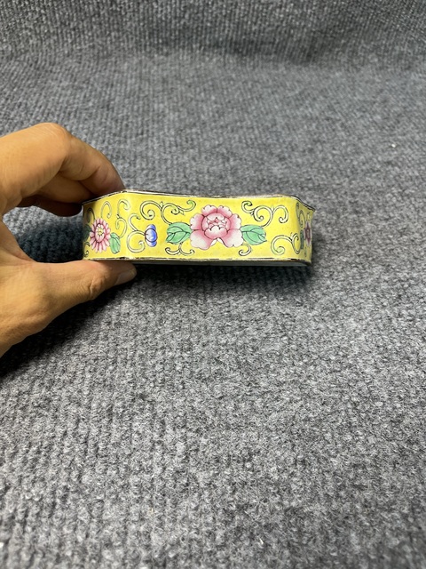 古玩雜項銅胎畫琺瑯花卉紋蓋盒真品鑒賞圖