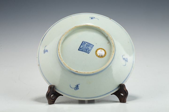 古玩陶瓷清中·青花線描花卉紋盤真品鑒賞圖