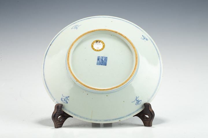 古玩陶瓷清中·青花線描花卉紋盤真品鑒賞圖