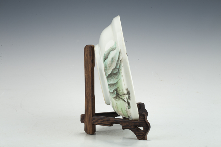 古玩陶瓷民國·淺絳彩山水紋蓋盆
真品鑒賞圖