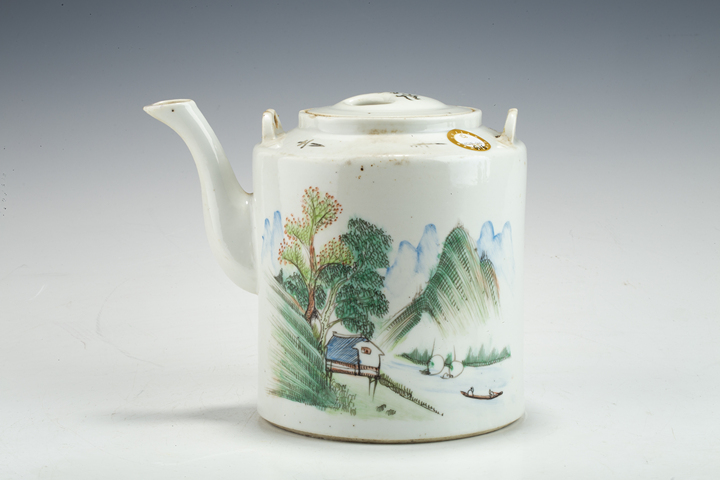 古玩陶瓷民國·淺絳彩山水紋茶壺
真品鑒賞圖