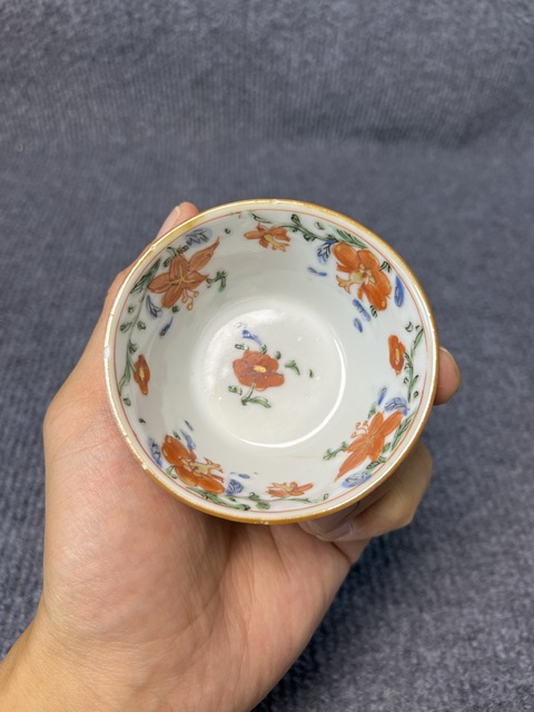 古玩陶瓷紫金釉開窗粉彩花卉紋杯拍賣,當前價格399元
