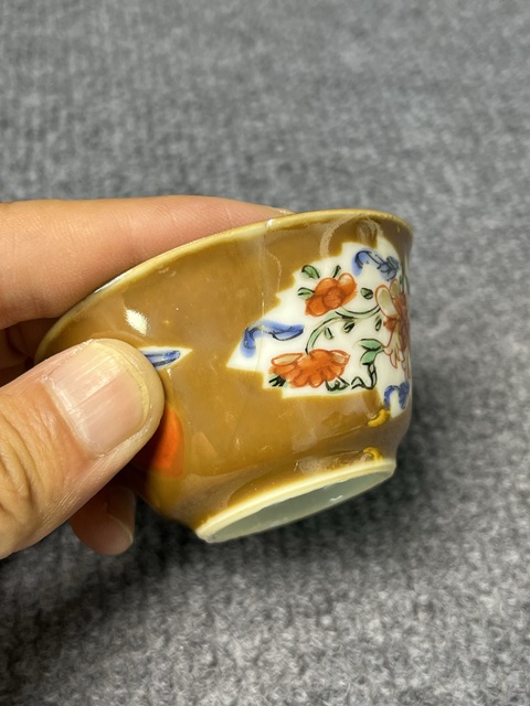 古玩陶瓷紫金釉開窗粉彩花卉紋杯拍賣,當前價格399元