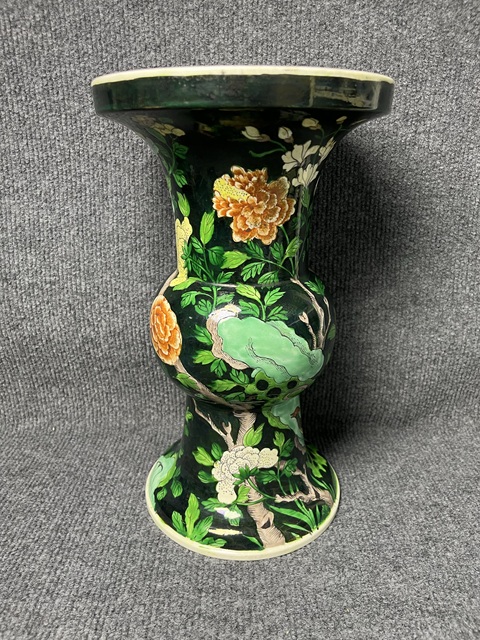 古玩陶瓷墨地洞石牡丹花鳥(niǎo)紋大花觚真品鑒賞圖