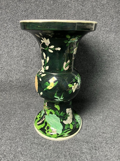 古玩陶瓷墨地洞石牡丹花鳥(niǎo)紋大花觚真品鑒賞圖