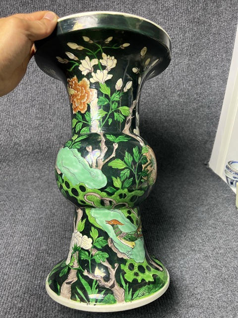 古玩陶瓷墨地洞石牡丹花鳥(niǎo)紋大花觚真品鑒賞圖