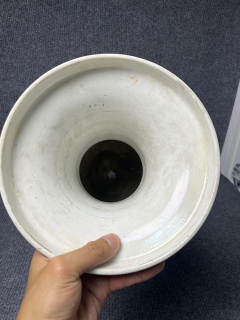 古玩陶瓷墨地洞石牡丹花鳥(niǎo)紋大花觚真品鑒賞圖