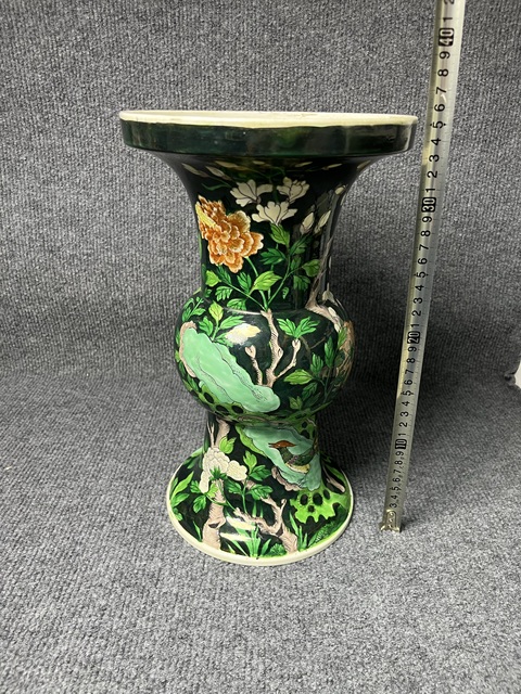 古玩陶瓷墨地洞石牡丹花鳥(niǎo)紋大花觚真品鑒賞圖