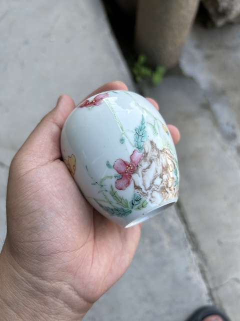 古玩陶瓷粉彩洞石花卉紋蛋型水盂真品鑒賞圖