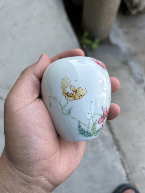 古玩陶瓷粉彩洞石花卉紋蛋型水盂真品鑒賞圖