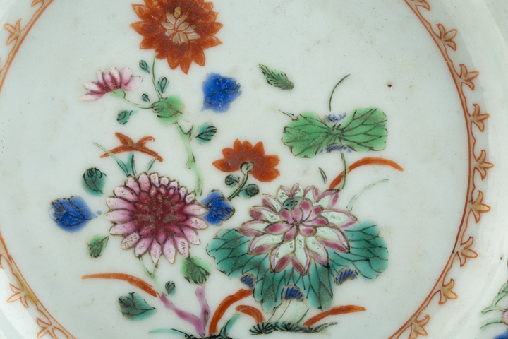 古玩陶瓷清雍乾·粉彩花卉紋折沿盤真品鑒賞圖