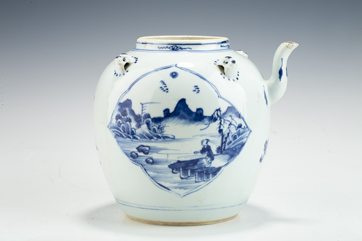 古玩陶瓷清康熙·青花開窗山水人物紋四系茶壺拍賣，當(dāng)前價(jià)格1016元