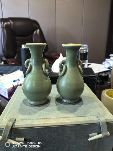 古玩陶瓷龍泉青瓷雙耳銜環(huán)瓶拍賣，當(dāng)前價(jià)格66000元