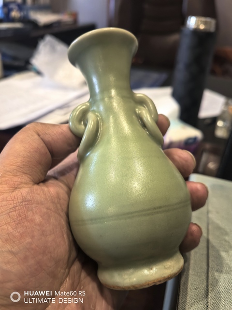 古玩陶瓷龍泉青瓷雙耳銜環(huán)瓶拍賣，當(dāng)前價(jià)格66000元