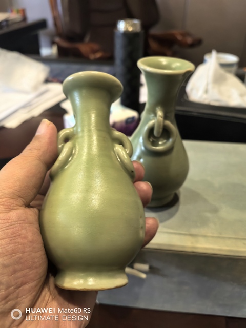 古玩陶瓷龍泉青瓷雙耳銜環(huán)瓶拍賣，當(dāng)前價(jià)格66000元