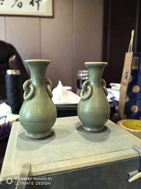 古玩陶瓷龍泉青瓷雙耳銜環(huán)瓶拍賣，當(dāng)前價(jià)格66000元