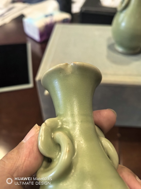 古玩陶瓷龍泉青瓷雙耳銜環(huán)瓶拍賣，當(dāng)前價(jià)格66000元