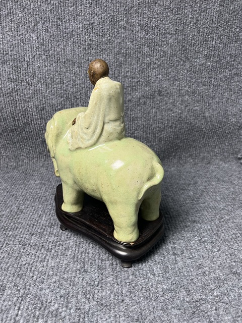 古玩陶瓷石灣窯騎象羅漢拍賣，當(dāng)前價(jià)格10888元