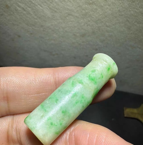 古玩玉器天然翡翠煙嘴真品鑒賞圖