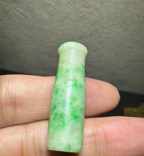 古玩玉器天然翡翠煙嘴真品鑒賞圖