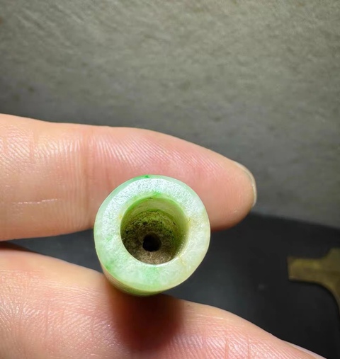 古玩玉器天然翡翠煙嘴真品鑒賞圖