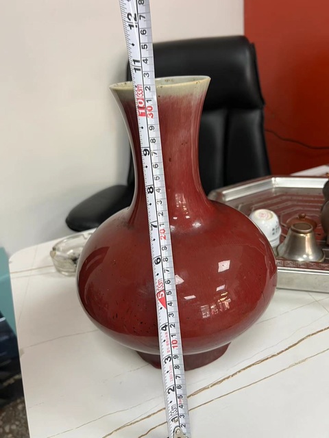 古玩陶瓷郎紅釉賞瓶真品鑒賞圖