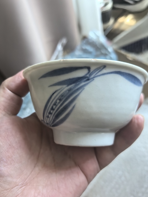 古玩陶瓷青花蘭草紋茶碗真品鑒賞圖