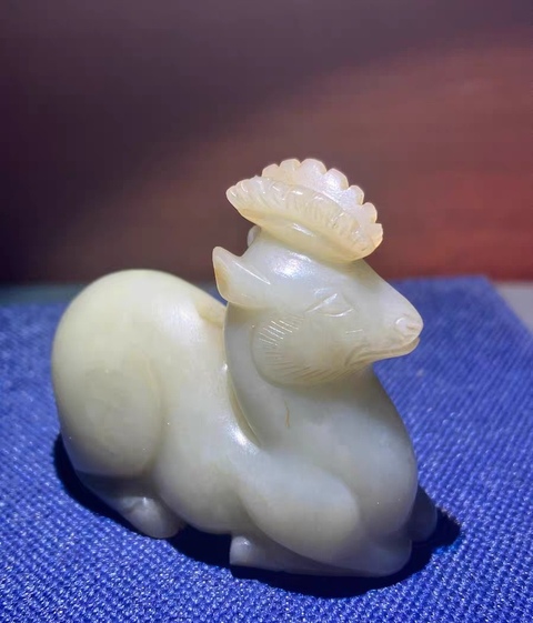 古玩玉器和田黃玉雕“臥鹿”擺件真品鑒賞圖