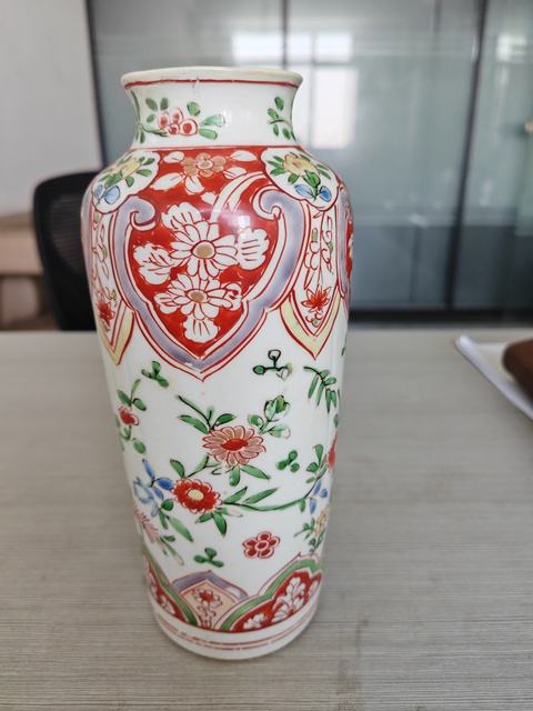 古玩陶瓷五彩花卉紋象腿瓶真品鑒賞圖