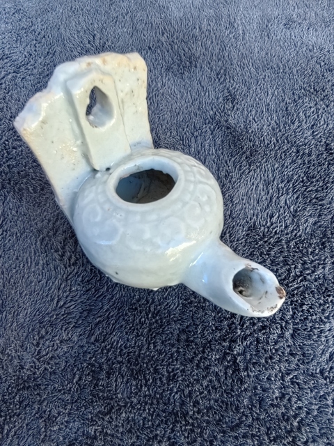 古玩陶瓷青白釉花卉紋油燈真品鑒賞圖