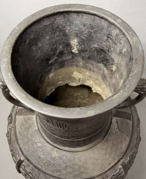 古玩銅器獸面紋雙龍耳瓶真品鑒賞圖