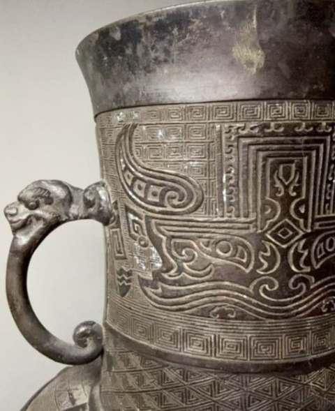 古玩銅器獸面紋雙龍耳瓶真品鑒賞圖