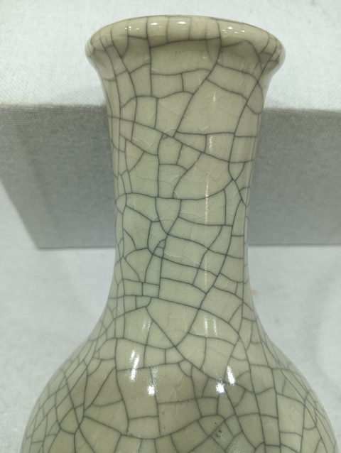 古玩陶瓷哥釉長頸瓶真品鑒賞圖