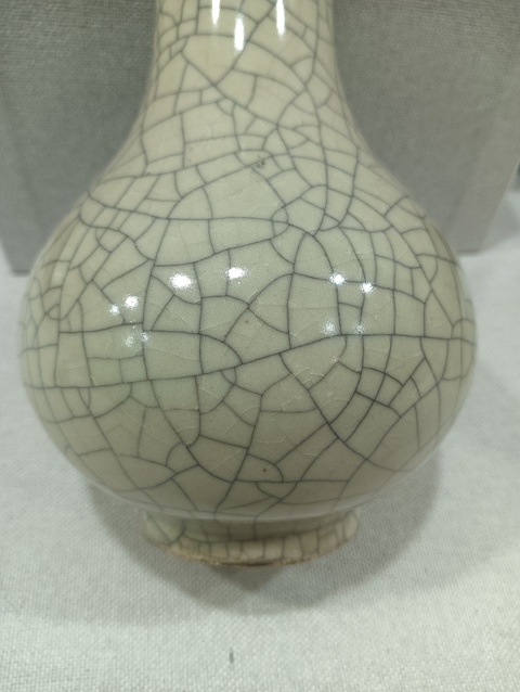 古玩陶瓷哥釉長頸瓶真品鑒賞圖