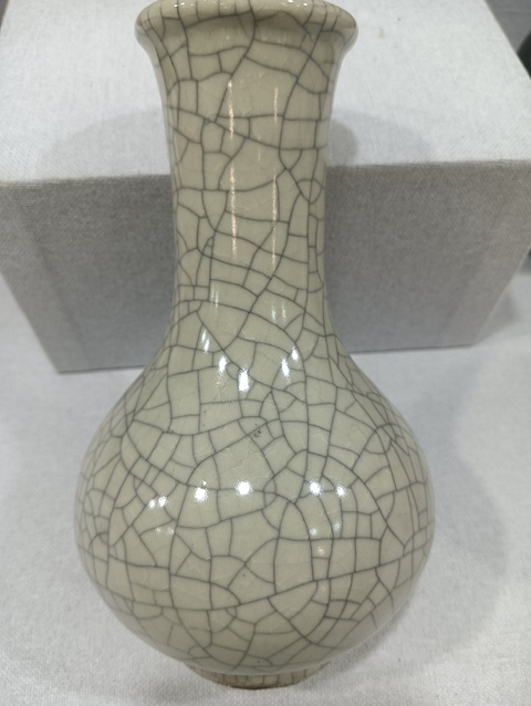 古玩陶瓷哥釉長頸瓶真品鑒賞圖