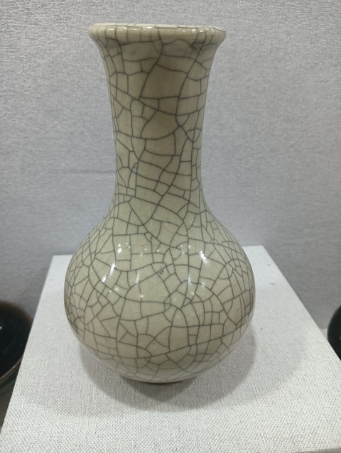 古玩陶瓷哥釉長頸瓶真品鑒賞圖