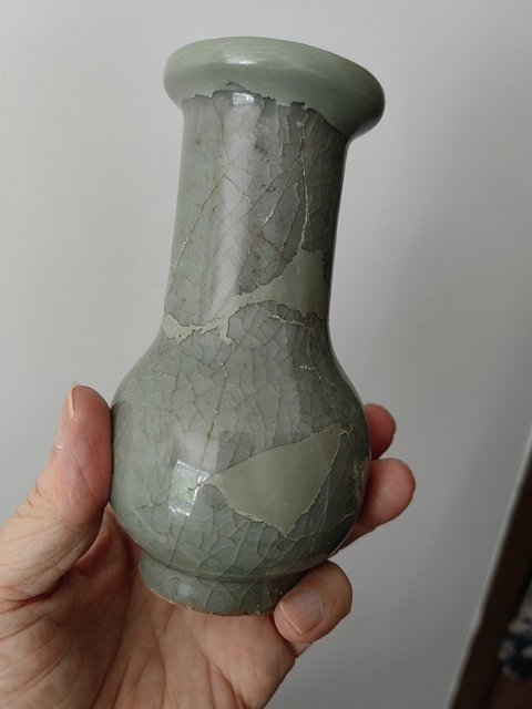古玩陶瓷龍泉青瓷盤口瓶真品鑒賞圖