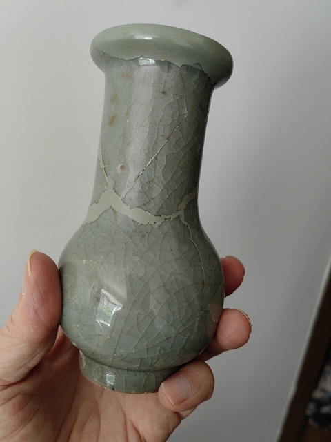 古玩陶瓷龍泉青瓷盤口瓶真品鑒賞圖