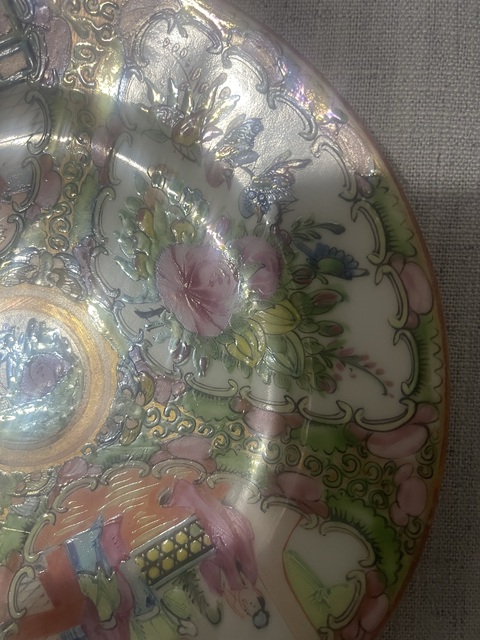 古玩陶瓷人物花鳥蝶紋廣彩盤真品鑒賞圖