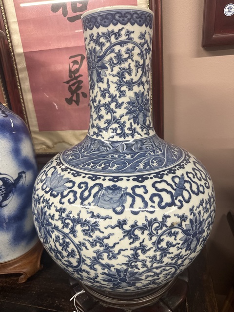 古玩陶瓷青花天球瓶真品鑒賞圖