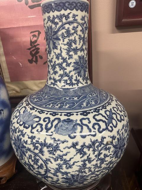 古玩陶瓷青花天球瓶真品鑒賞圖