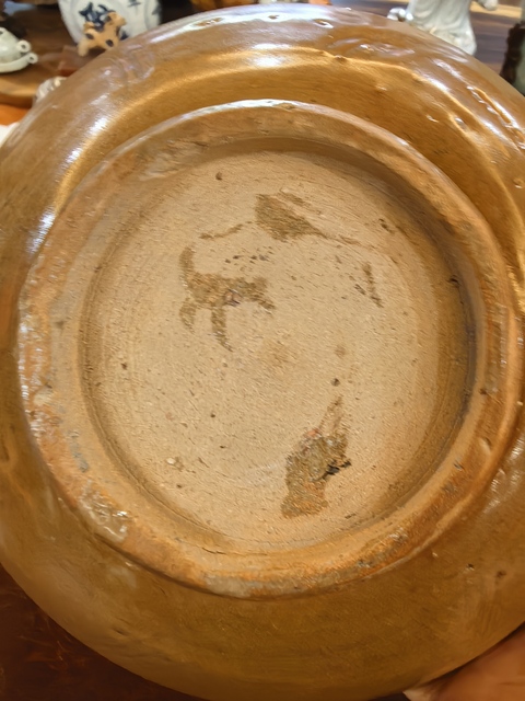 古玩陶瓷龍泉青瓷黃釉刻花碗真品鑒賞圖