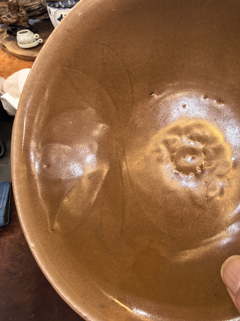 古玩陶瓷龍泉青瓷黃釉刻花碗真品鑒賞圖