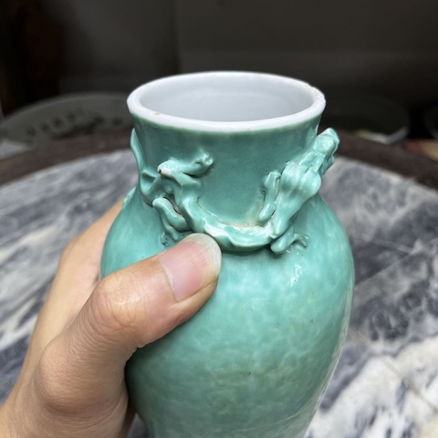 古玩陶瓷松石綠釉盤螭龍紋瓶真品鑒賞圖