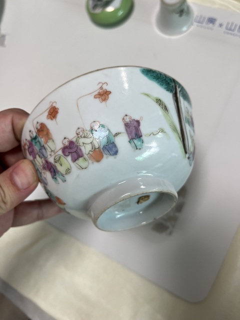 古玩陶瓷粉彩百子鬧春圖茶碗真品鑒賞圖