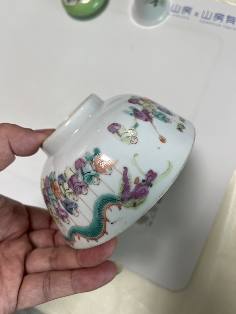 古玩陶瓷粉彩百子鬧春圖茶碗真品鑒賞圖