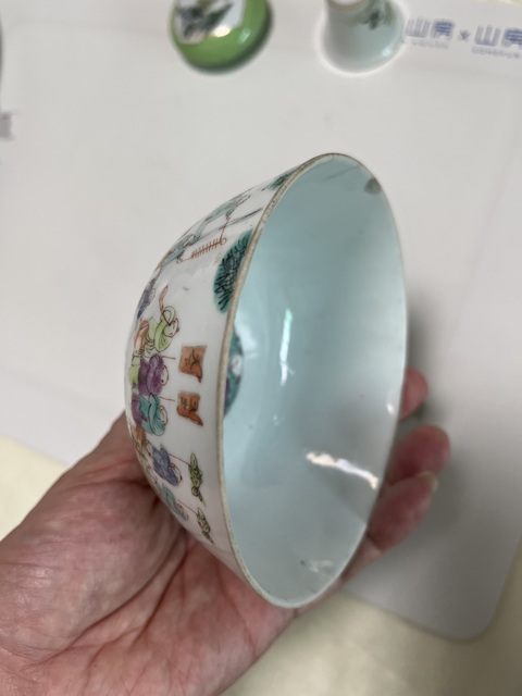 古玩陶瓷粉彩百子鬧春圖茶碗真品鑒賞圖